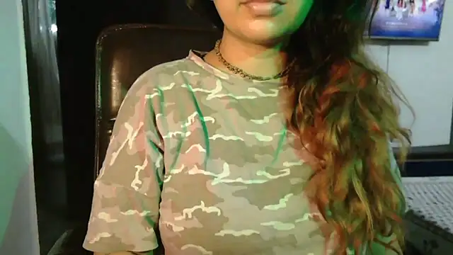 Snapshot of urvashihott chatting on 09-11-25, 09:09 urvashihott online show from 09-11-25, 09:09