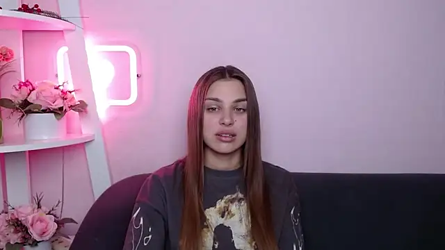 Snapshot of MilanaAngelAs chatting on 04-21-26, 07:39 MilanaAngelAs online show from 04-21-26, 07:39
