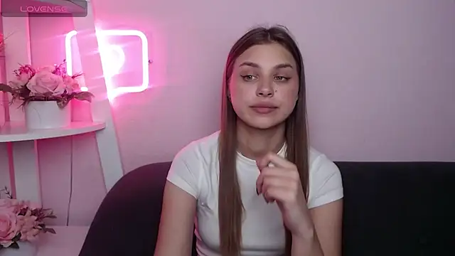 Snapshot of MilanaAngelAs chatting on 05-26-26, 07:43 MilanaAngelAs online show from 05-26-26, 07:43