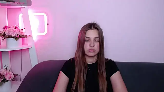 Snapshot of MilanaAngelAs chatting on 06-20-26, 04:54 MilanaAngelAs online show from 06-20-26, 04:54