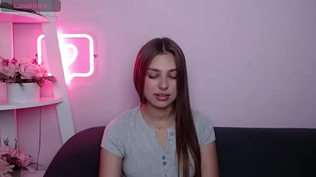 Snapshot of MilanaAngelAs chatting on 06-27-26, 04:50 MilanaAngelAs online show from 06-27-26, 04:50