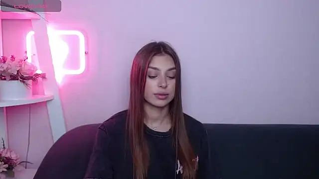 Snapshot of MilanaAngelAs chatting on 07-17-26, 04:52 MilanaAngelAs online show from 07-17-26, 04:52