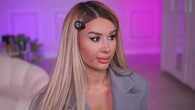 Snapshot of EvaZane chatting on 10-30-25, 08:20 EvaZane online show from 10-30-25, 08:20