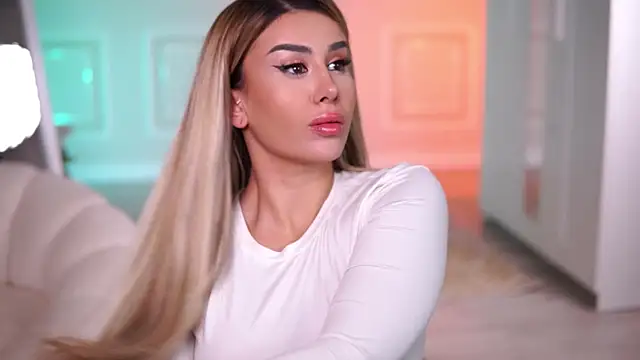 Snapshot of EvaZane chatting on 11-19-25, 08:20 EvaZane online show from 11-19-25, 08:20