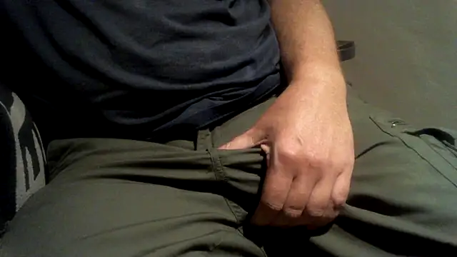 Snapshot of sexxx-mike chatting on 11-15-25, 06:04 sexxx-mike online show from 11-15-25, 06:04