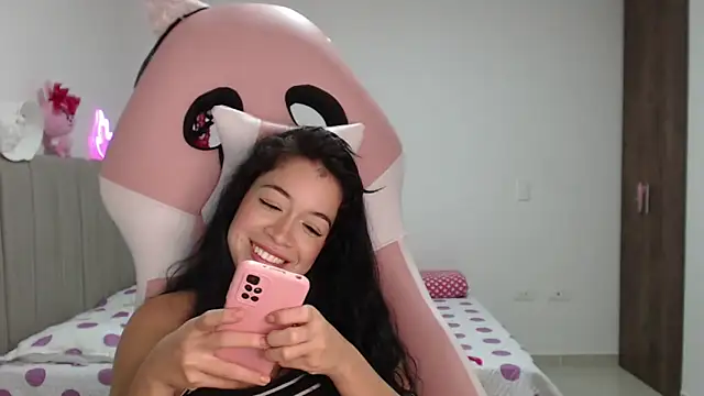 Snapshot of Caribbean_beauty_ chatting on 03-14-25, 05:27 Caribbean beauty  online show from 03-14-25, 05:27