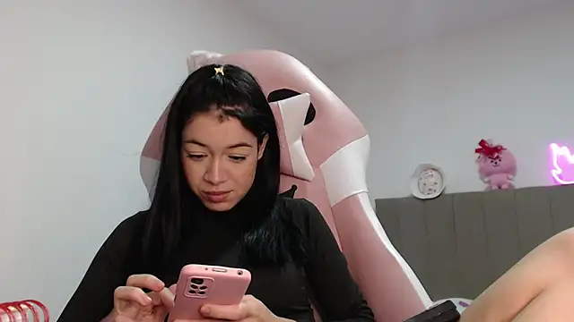 Snapshot of Caribbean_beauty_ chatting on 03-23-25, 04:27 Caribbean beauty  online show from 03-23-25, 04:27