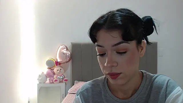 Snapshot of Caribbean_beauty_ chatting on 10-19-25, 03:07 Caribbean beauty  online show from 10-19-25, 03:07