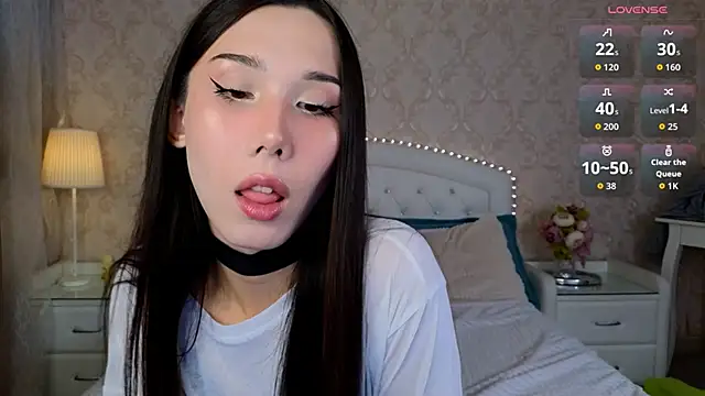 Kaia Sunshine Mia online show from 10-31-25, 11:44