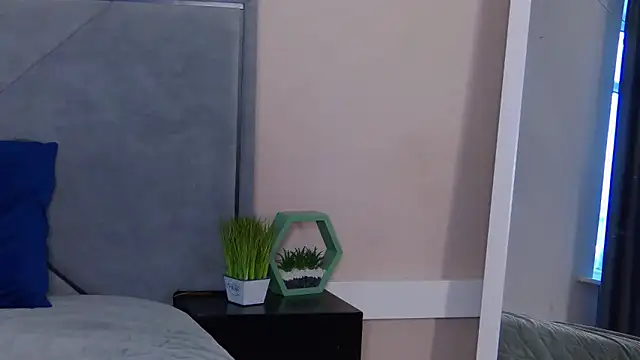 NicoleRosss online show from 04-15-26, 01:40