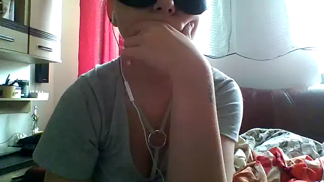 Snapshot of _xPani_x2 chatting on 06-11-26, 01:31 xPani x2 online show from 06-11-26, 01:31