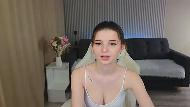 Snapshot of sofia__home chatting on 11-02-25, 04:31 sofia home online show from 11-02-25, 04:31