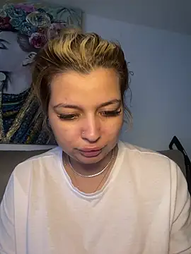 Snapshot of AllysonK chatting on 06-23-26, 04:05 AllysonK online show from 06-23-26, 04:05