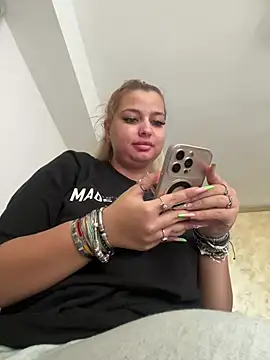 Snapshot of AllysonK chatting on 07-17-26, 12:34 AllysonK online show from 07-17-26, 12:34