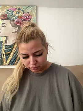 Snapshot of AllysonK chatting on 07-28-26, 11:17 AllysonK online show from 07-28-26, 11:17