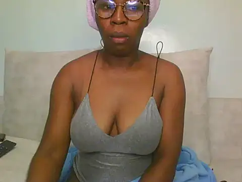 Snapshot of lisaa544 chatting on 07-10-26, 04:06 lisaa544 online show from 07-10-26, 04:06