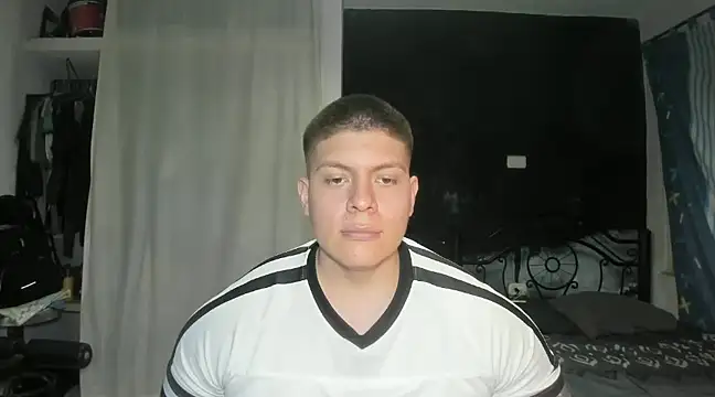 Snapshot of regan_jhonso chatting on 02-08-25, 04:14 regan jhonso online show from 02-08-25, 04:14