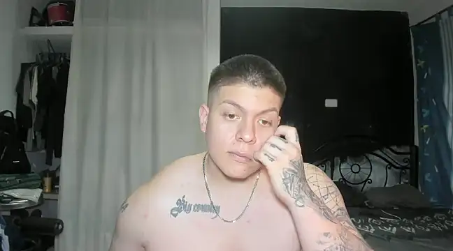 Snapshot of regan_jhonso chatting on 02-15-25, 08:00 regan jhonso online show from 02-15-25, 08:00