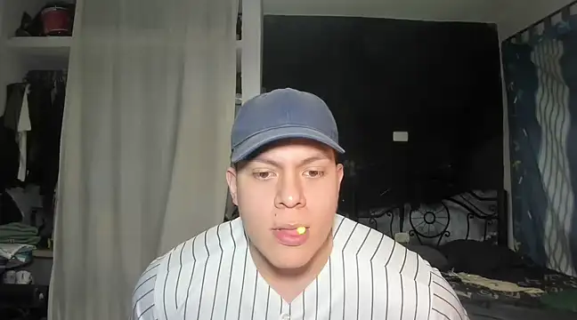 Snapshot of regan_jhonso chatting on 03-21-25, 04:06 regan jhonso online show from 03-21-25, 04:06