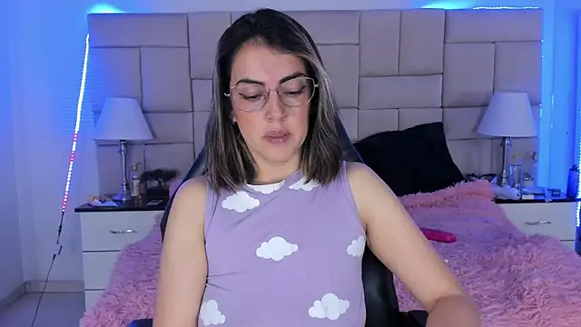 Snapshot of IsisLoveyes_ chatting on 12-12-24, 02:04 IsisLoveyes online show from 12-12-24, 02:04