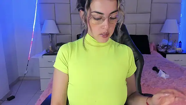 Snapshot of IsisLoveyes_ chatting on 12-24-24, 12:00 IsisLoveyes online show from 12-24-24, 12:00