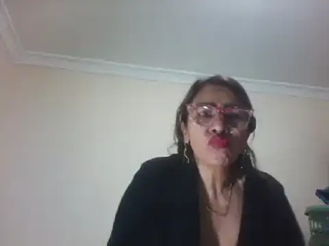 Snapshot of LITLESTAR chatting on 12-21-24, 11:33 LITLESTAR online show from 12-21-24, 11:33