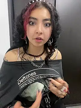 Snapshot of _Gothiccbitch_ chatting on 12-17-24, 07:40  Gothiccbitch  online show from 12-17-24, 07:40