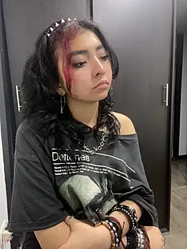 Snapshot of _Gothiccbitch_ chatting on 12-17-24, 10:44  Gothiccbitch  online show from 12-17-24, 10:44