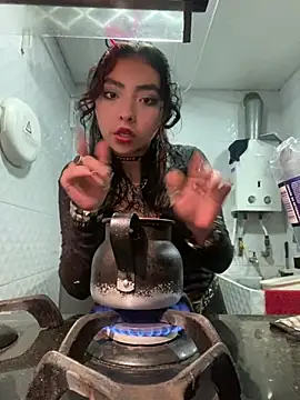 Snapshot of _Gothiccbitch_ chatting on 12-21-24, 07:03  Gothiccbitch  online show from 12-21-24, 07:03