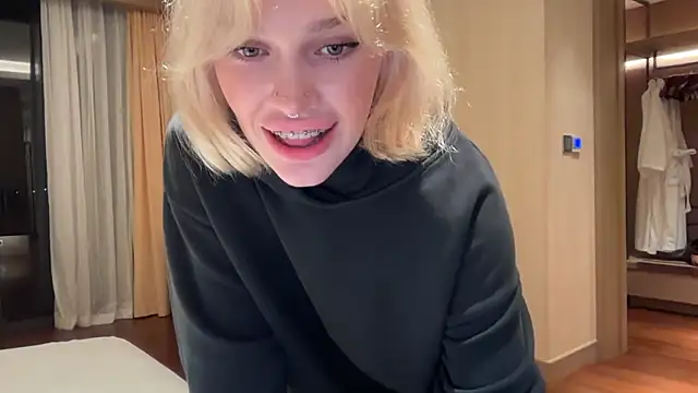 Golden Aline online show from 04-11-26, 12:42