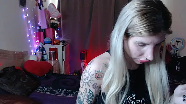 Snapshot of BLACKPeonyy chatting on 10-21-25, 11:11 BLACKPeonyy online show from 10-21-25, 11:11