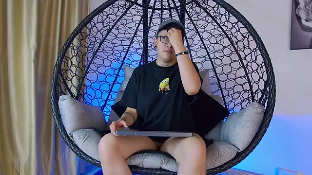 alex noa online show from 04-15-26, 06:37