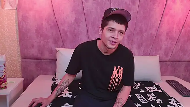 kendalltaylorr online show from 10-28-25, 12:19