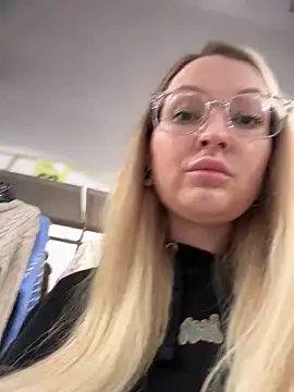 Snapshot of Teya_moon_ chatting on 01-21-25, 10:08 Teya moon  online show from 01-21-25, 10:08