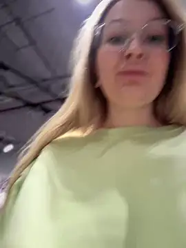 Snapshot of Teya_moon_ chatting on 01-31-25, 11:24 Teya moon  online show from 01-31-25, 11:24