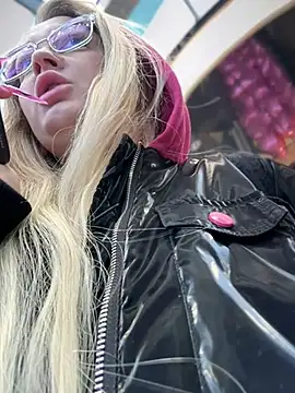 Snapshot of Teya_moon_ chatting on 02-14-25, 12:03 Teya moon  online show from 02-14-25, 12:03