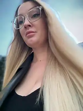 Snapshot of Teya_moon_ chatting on 02-15-25, 02:55 Teya moon  online show from 02-15-25, 02:55