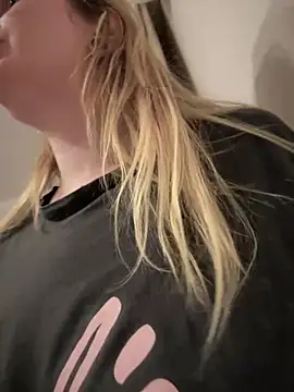 Snapshot of Teya_moon_ chatting on 03-19-25, 10:09 Teya moon  online show from 03-19-25, 10:09