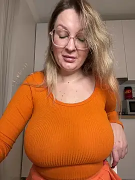 Snapshot of Teya_moon_ chatting on 11-02-25, 07:16 Teya moon  online show from 11-02-25, 07:16