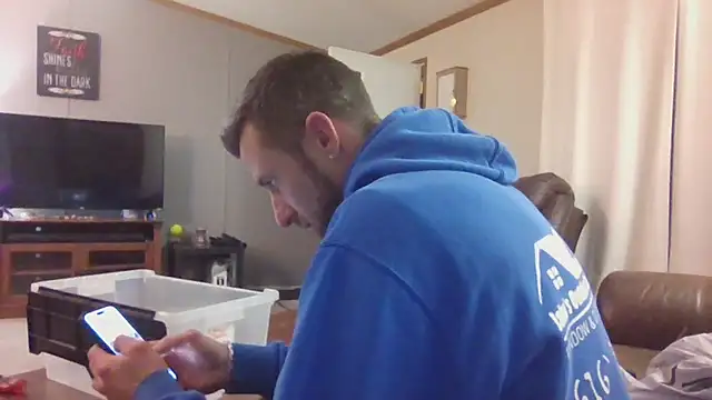 Snapshot of HungStud4You chatting on 01-08-25, 03:08 HungStud4You online show from 01-08-25, 03:08