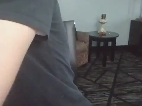 Snapshot of HungStud4You chatting on 11-06-25, 04:46 HungStud4You online show from 11-06-25, 04:46