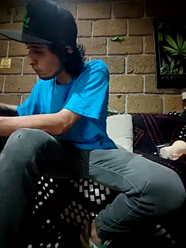 Snapshot of Pitudo20cmm chatting on 09-19-25, 06:59 Pitudo20cmm online show from 09-19-25, 06:59