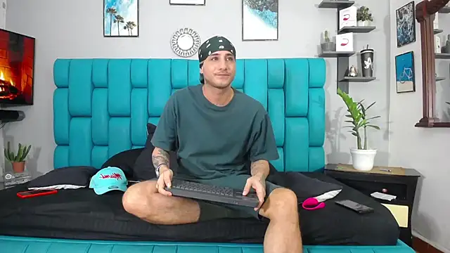 Leon hot X online show from 01-30-25, 01:00