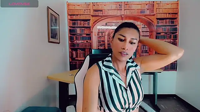 Snapshot of khiara_moretti chatting on 12-27-24, 07:35 khiara moretti online show from 12-27-24, 07:35