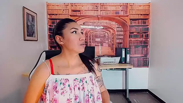 Snapshot of khiara_moretti chatting on 02-05-25, 07:53 khiara moretti online show from 02-05-25, 07:53