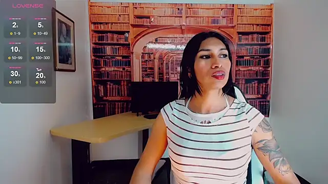 Snapshot of khiara_moretti chatting on 02-25-25, 07:36 khiara moretti online show from 02-25-25, 07:36