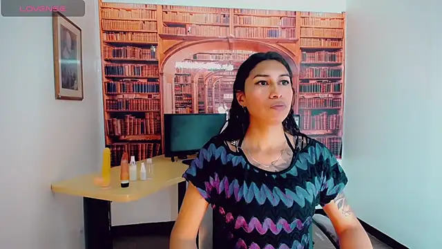 Snapshot of khiara_moretti chatting on 02-26-25, 07:38 khiara moretti online show from 02-26-25, 07:38