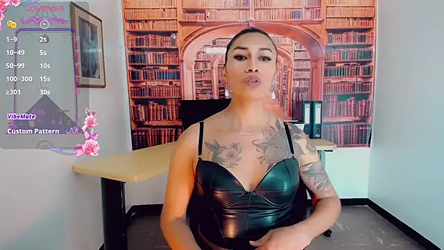 Snapshot of khiara_moretti chatting on 03-11-25, 07:36 khiara moretti online show from 03-11-25, 07:36