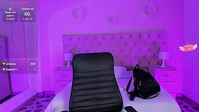 Agathaargent  online show from 01-18-26, 12:58