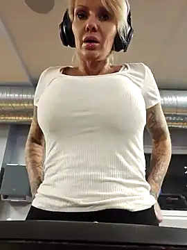 Ninasweden online show from 01-30-25, 09:04